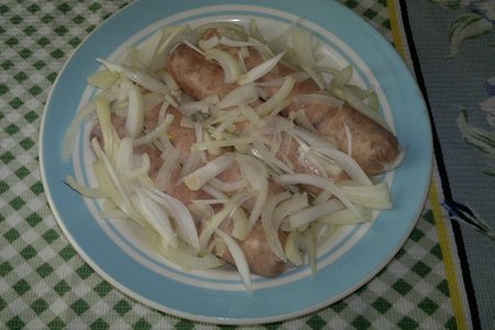 Колбаски с карамелизированным луком в тортильях #махеевънаприроде: шаг 2