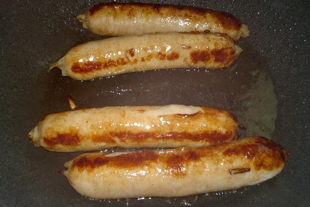 Колбаски с карамелизированным луком в тортильях #махеевънаприроде: шаг 4