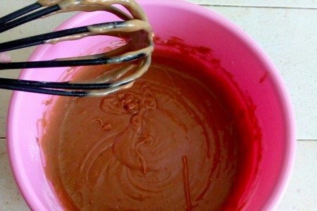 Шоколадные кексы с клубникой: шаг 6
