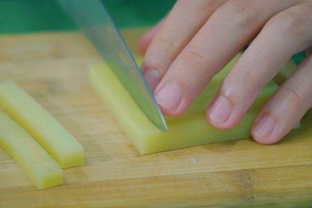 Закуска из крабовых палочек с сыром: шаг 3