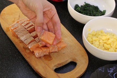 Штрудель с лососем, шпинатом и сыром: шаг 8