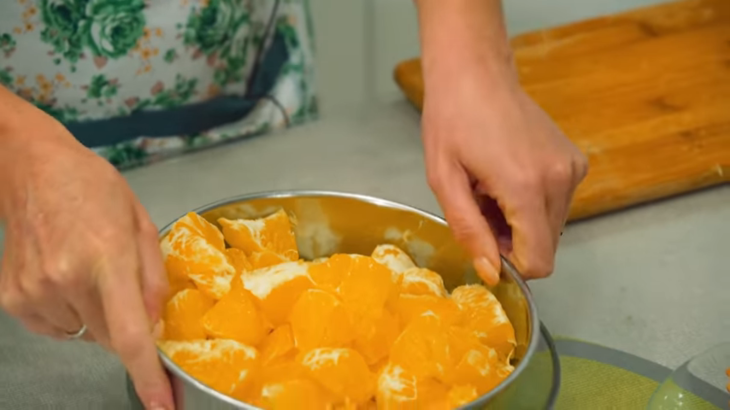 Апельсиновый торт с творогом и сметаной без выпечки: шаг 3