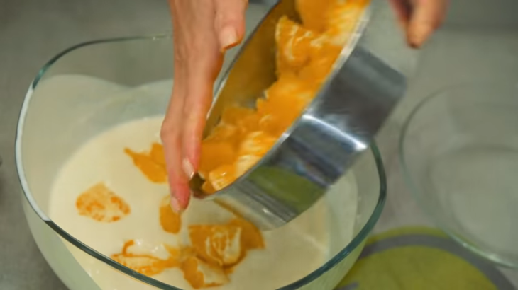 Апельсиновый торт с творогом и сметаной без выпечки: шаг 7