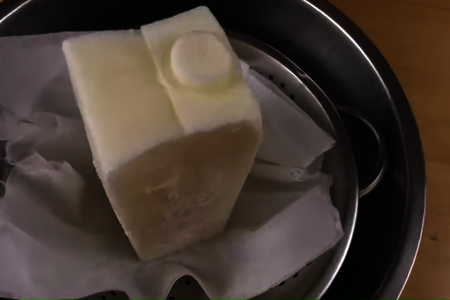 Завтрак из замороженного кефира и батона: шаг 2