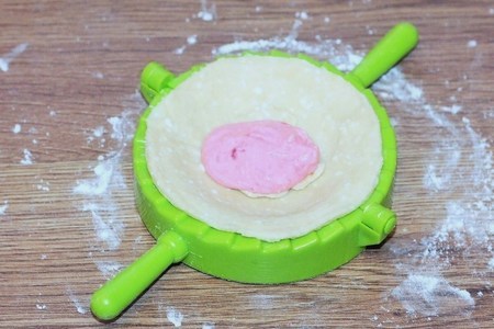 Творожные пирожки с фруктовой начинкой. “махеевъ”, 8 марта: шаг 9