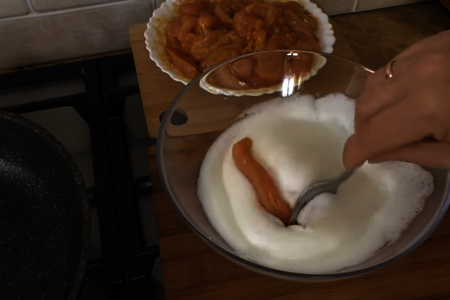 Куриные палочки на сковороде: шаг 4
