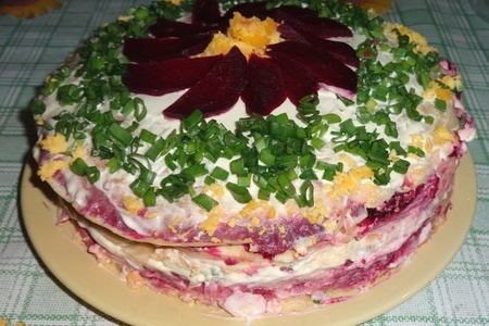 Блинный торт с селёдкой и овощами: шаг 12
