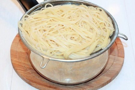 Спагетти с тыквенным соусом и орехами. «махеевъ», россия: шаг 8