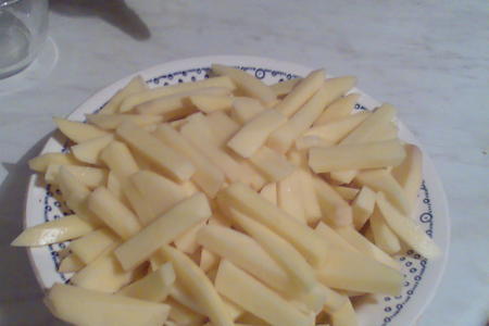 Жаренная картошечка на сале со шпикачками: шаг 1