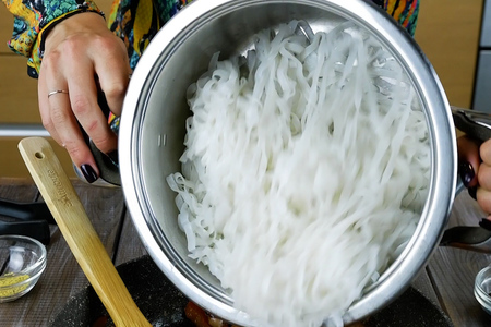 Шикарный ужин — рисовая лапша с морепродуктами: шаг 6