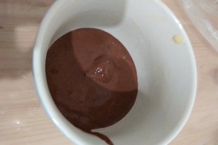 Шоколадный кекс с рикоттой и вишневым джемом «махеевъ» «кусочки лета»: шаг 4