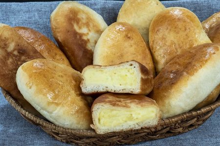 Пирожки с начинкой из картофеля в духовке и на сковороде: шаг 9