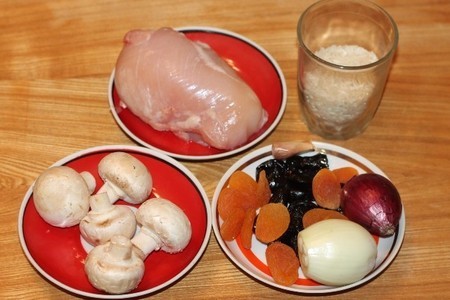 Курица с грибами и с сухофруктами: шаг 1