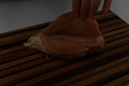 Куриные кармашки с начинкой / горячее на праздничный стол: шаг 1