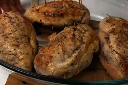 Куриные кармашки с начинкой / горячее на праздничный стол: шаг 7