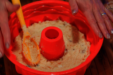 Творожный кекс на сметане с изюмом и кокосовой стружкой: шаг 8