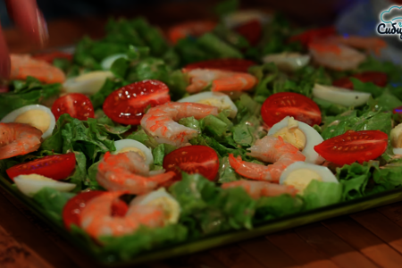 Новогодний салат с океанскими креветками и помидорами: шаг 6