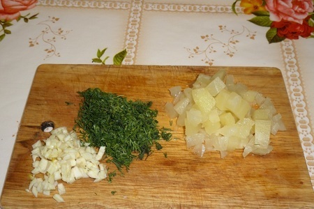 Мясной рулет с ананасом и сыром: шаг 1