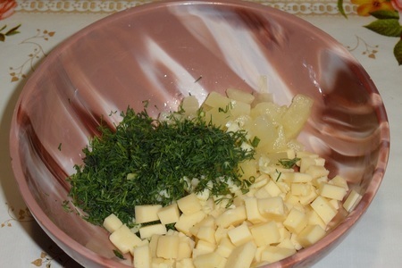 Мясной рулет с ананасом и сыром: шаг 2