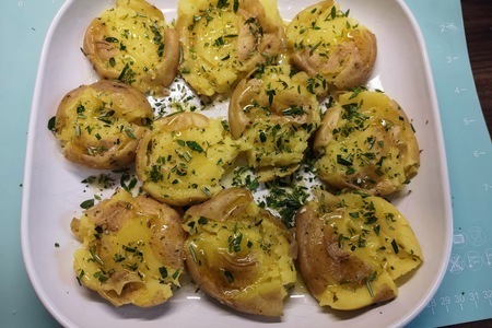 «битая» печеная картошка в средиземноморском стиле: шаг 3