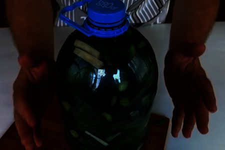 Быстрый способ засолки огурцов на зиму / огурцы в бутылке: шаг 5