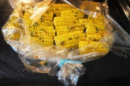 Запеченная в рукаве сливочная кукуруза: шаг 4