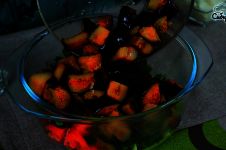 Закусочный овощной салат с баклажанами и зеленью: фото шаг 5