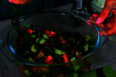 Закусочный овощной салат с баклажанами и зеленью: фото шаг 6