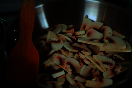 Быстрый грибной суп пюре из шампиньонов со сливками: шаг 1