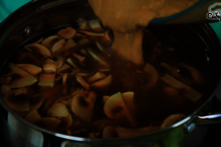 Быстрый грибной суп пюре из шампиньонов со сливками: шаг 7