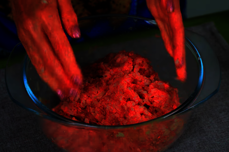 Мясные тефтели с рисом под томатным соусом в духовке: шаг 3
