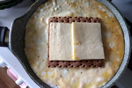 Омлет на хлебцах с сыром #накормишкольника: шаг 5