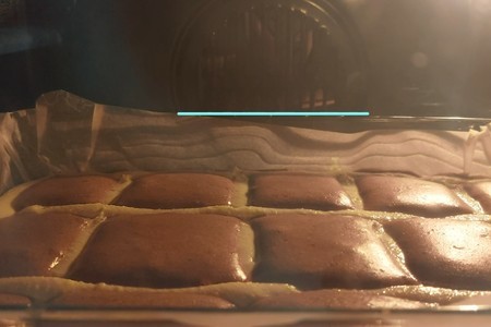 Шоколадно-творожный пирог "подушечки": шаг 9