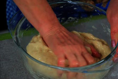 Пирожки с капустой из сдобного дрожжевого теста, в духовке: шаг 3