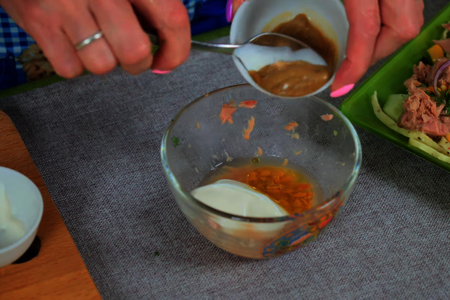 Салат из тунца с авокадо и кукурузой на праздничный стол: шаг 7