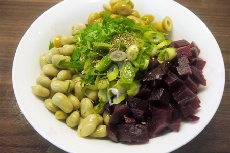 Сытный фасолевый салат-гарнир с оливками: шаг 1