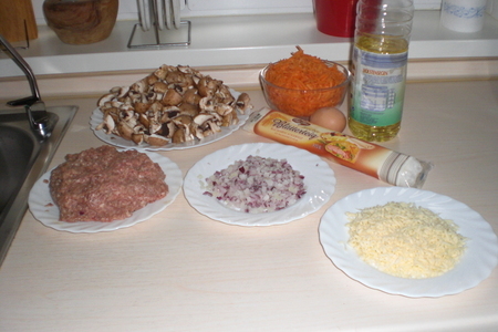 Пирожок из слоёного теста с мясом и грибами: шаг 1
