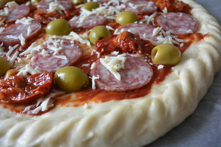 Пицца с вялеными томатами и моцареллой: шаг 4