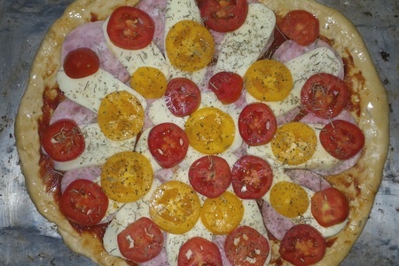 Пицца на пиве с ветчиной и разноцветными томатами: шаг 12