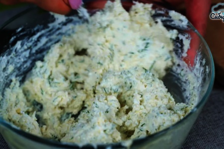 Закуска из творога с сыром и красной рыбой в огуречных слайсах: шаг 3