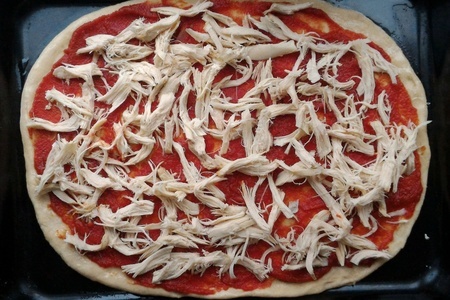 Пицца с курицей и маринованными грибами: шаг 11