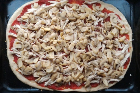 Пицца с курицей и маринованными грибами: шаг 13