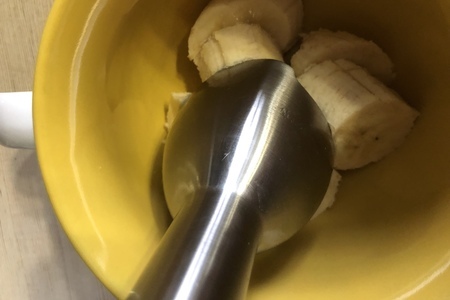 Мороженое банановое с клубникой для золушки #денькнигодарения: шаг 1