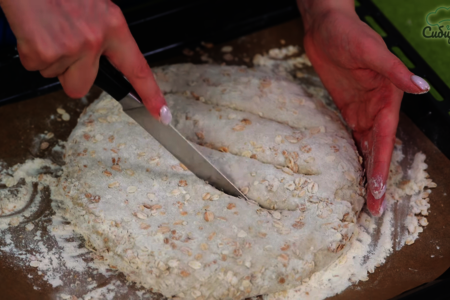 Домашний бездрожжевой хлеб на кефире с зерновыми хлопьями: шаг 7