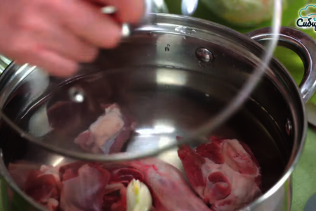 Заправочный суп из свежей капусты с мясом баранины: шаг 1