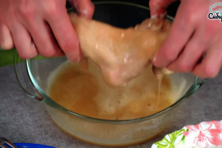 Куриные крылья в соевом соусе и панировке на сковороде: шаг 5