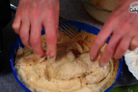 Куриные крылья в соевом соусе и панировке на сковороде: шаг 6