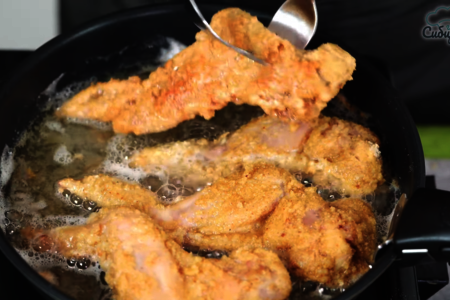 Куриные крылья в соевом соусе и панировке на сковороде: шаг 7