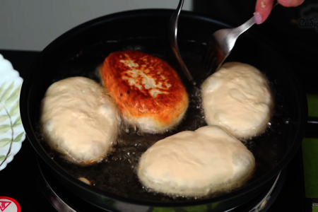 Пирожки из дрожжевого теста с зеленым луком и яйцом: шаг 8