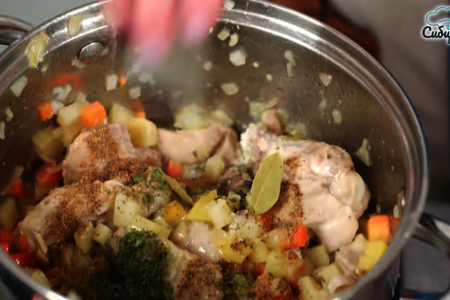 Куриный суп с овощами и свежей молодой крапивой: шаг 4